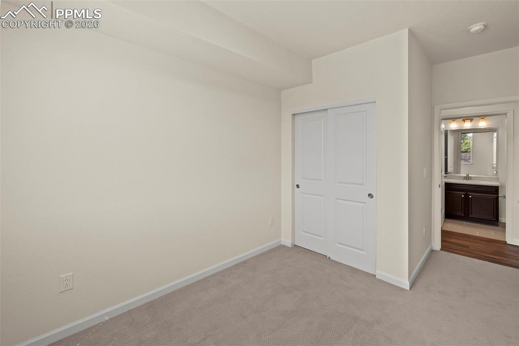 Image 17 of 33: Bedroom