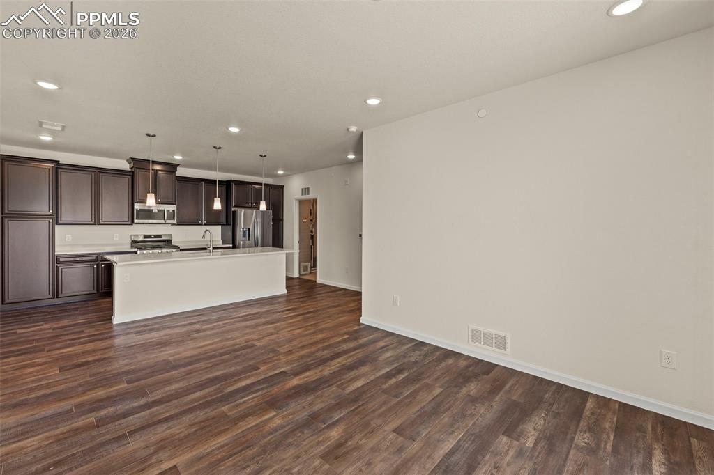 Image 22 of 33: Kitchen