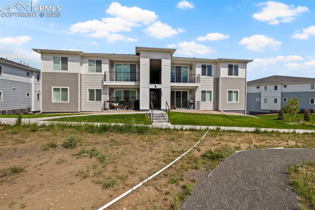 Image 26 of 33: Back of Structure