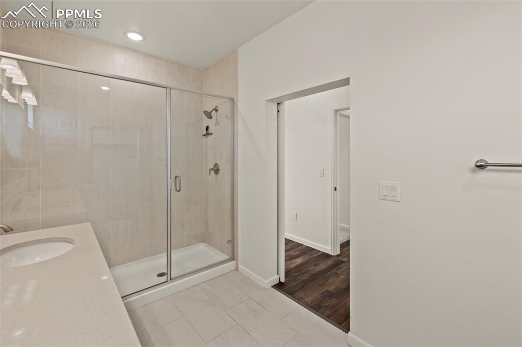 Image 33 of 33: Bathroom