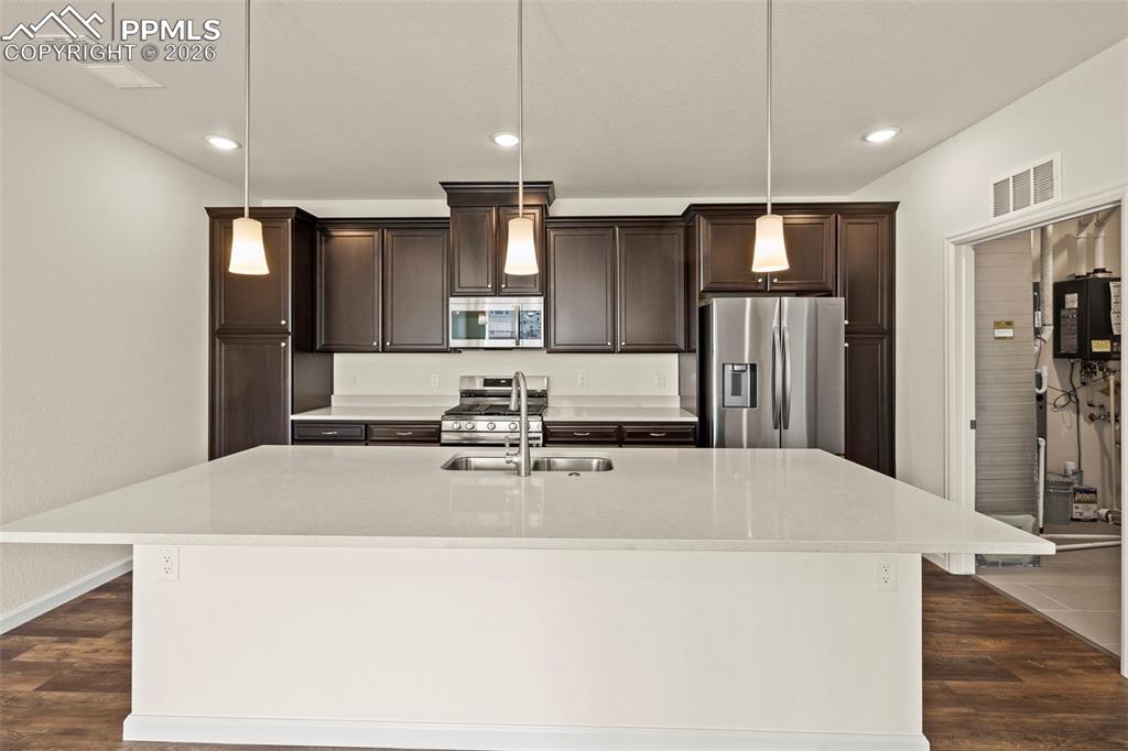 Image 4 of 33: Kitchen