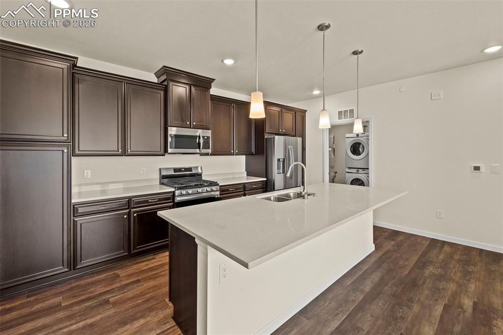 Image 6 of 33: Kitchen