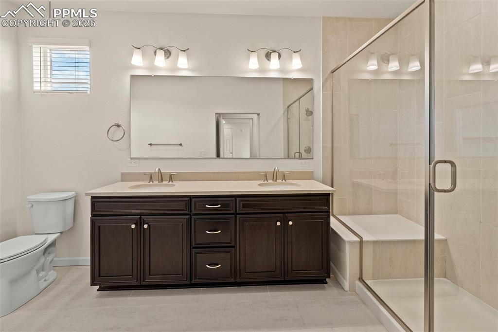 Image 9 of 33: Bathroom