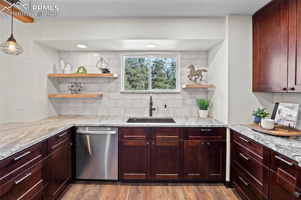 Image 10 of 42: Kitchen