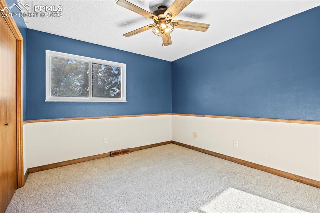 Image 22 of 42: Bedroom