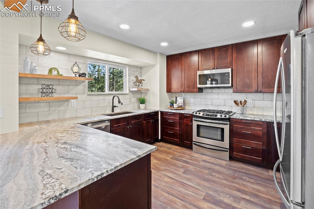 Image 9 of 42: Kitchen