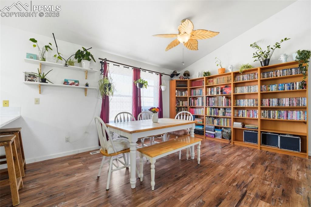 Image 11 of 41: Dining Area