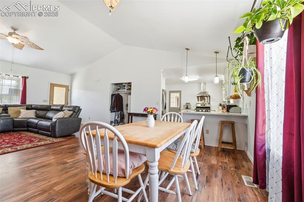 Image 12 of 41: Dining Area