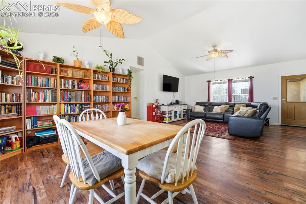 Image 13 of 41: Dining Area