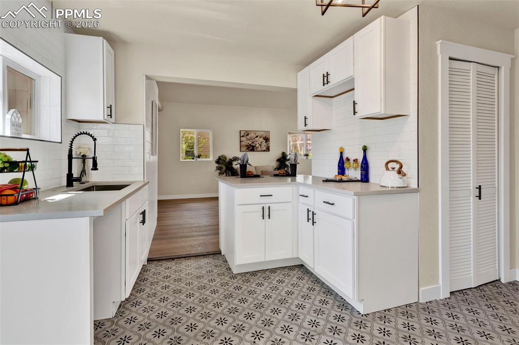 Image 10 of 22: Kitchen