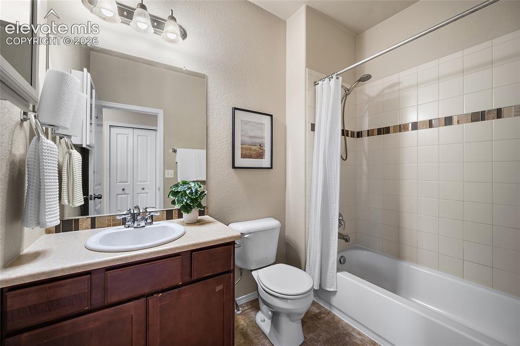 Image 17 of 29: Guest Bath