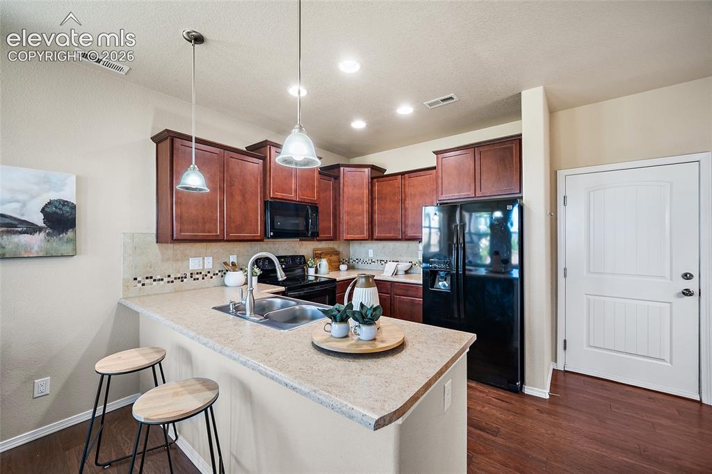 Image 5 of 29: Open Kitchen