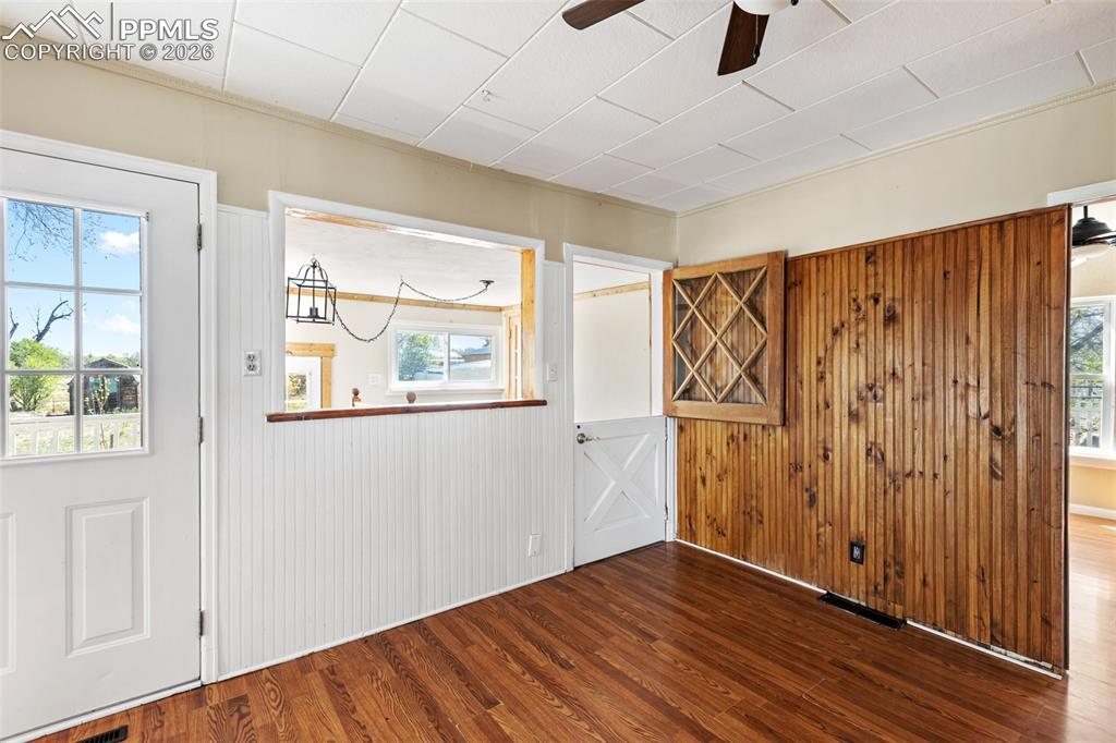 Image 10 of 45: Entry