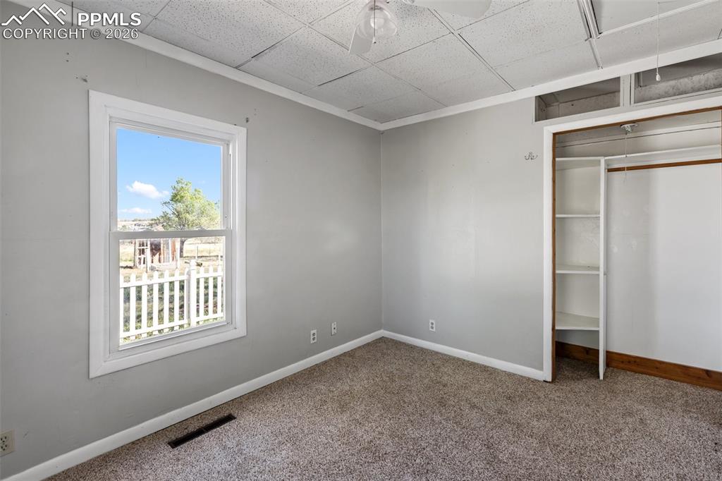 Image 26 of 45: Bedroom