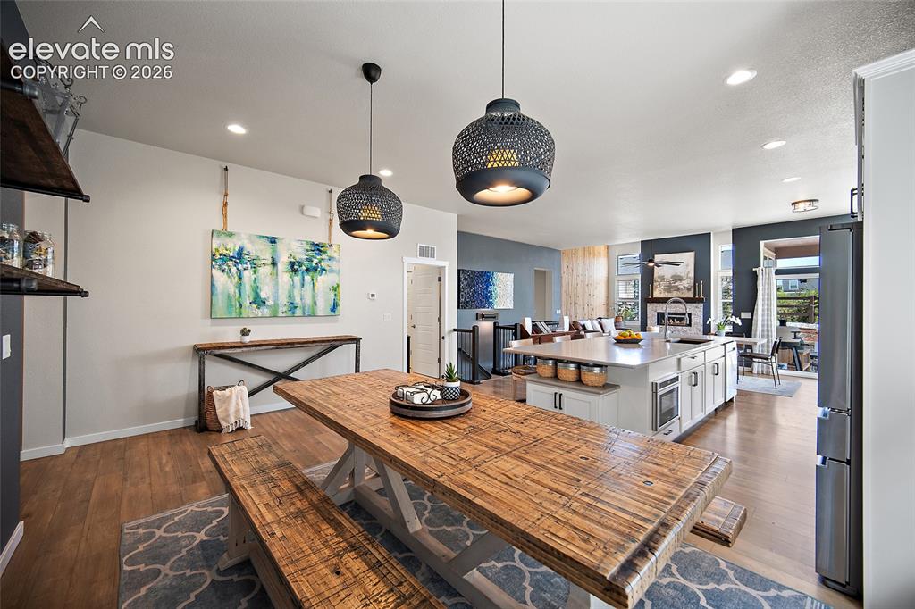 Image 10 of 42: Dining Area
