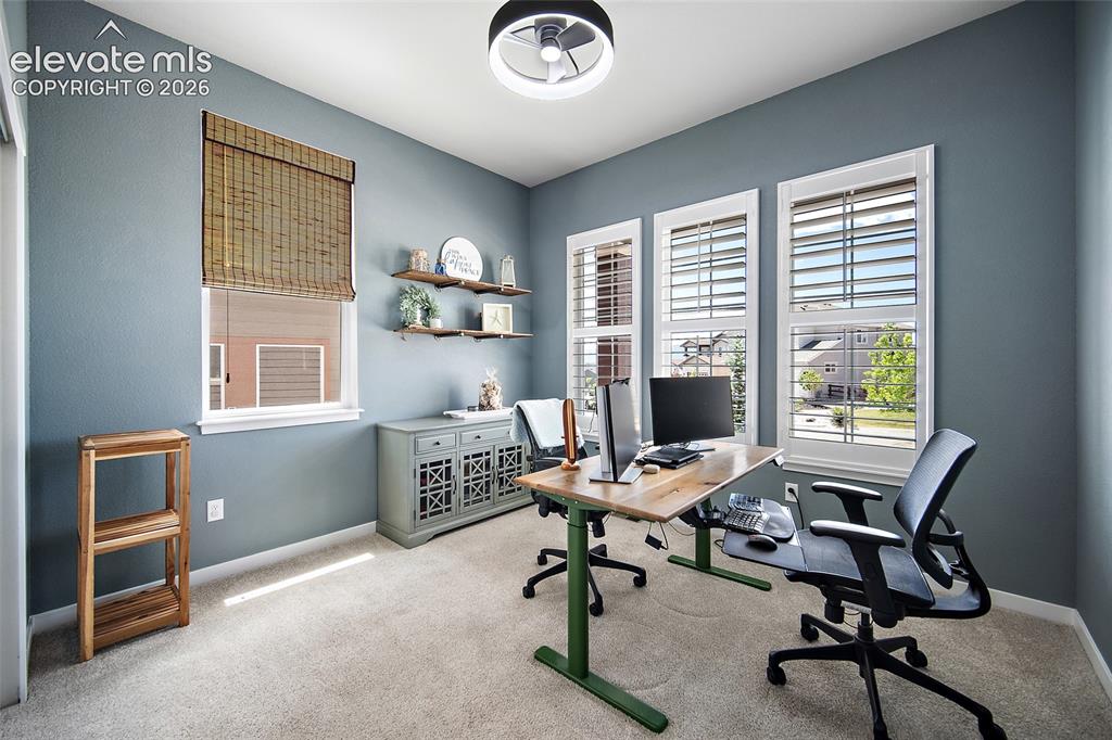 Image 19 of 42: Secondary bedroom on main floor