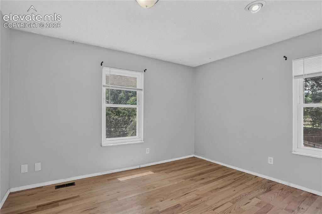 Image 15 of 23: Bedroom 3 - upper level