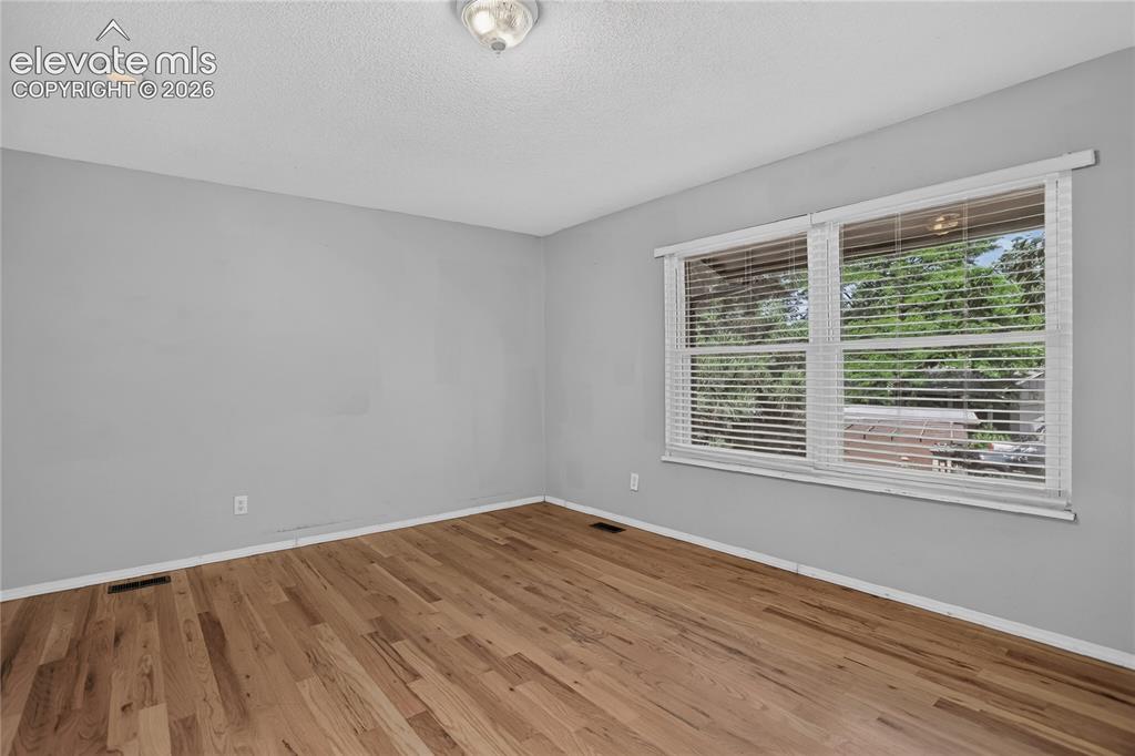 Image 16 of 23: Bedroom 4 - upper level