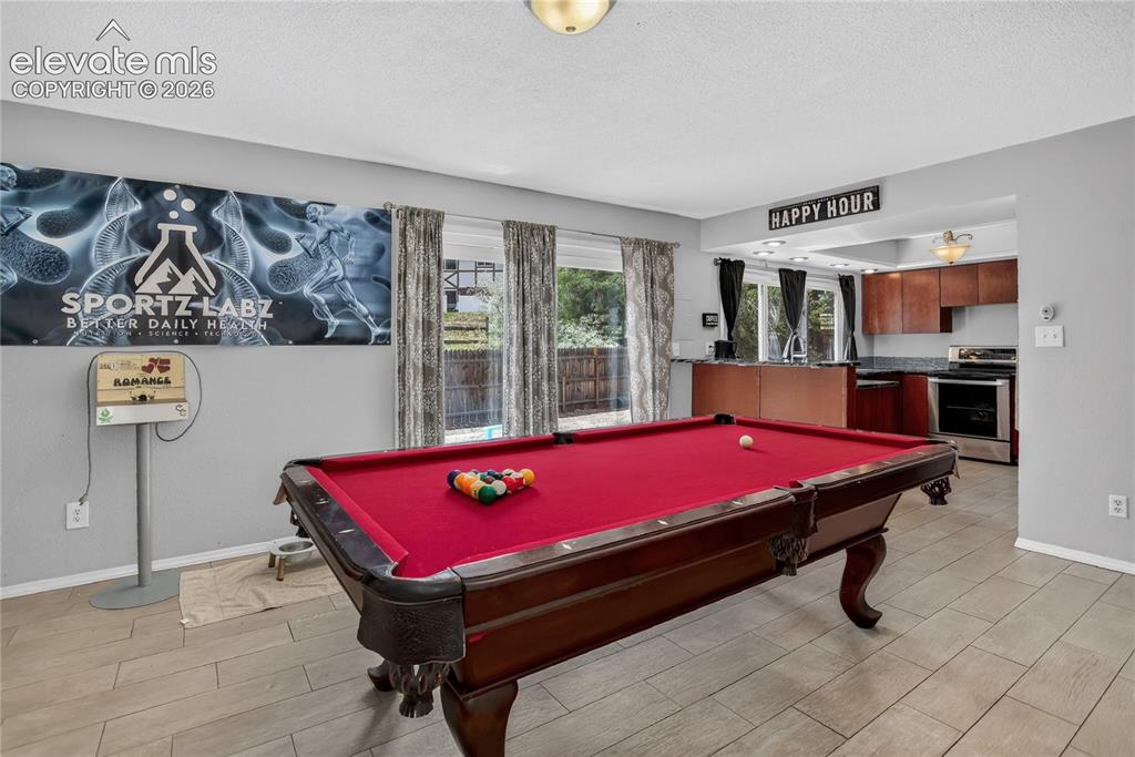 Image 8 of 23: Adjacent walk-out family room