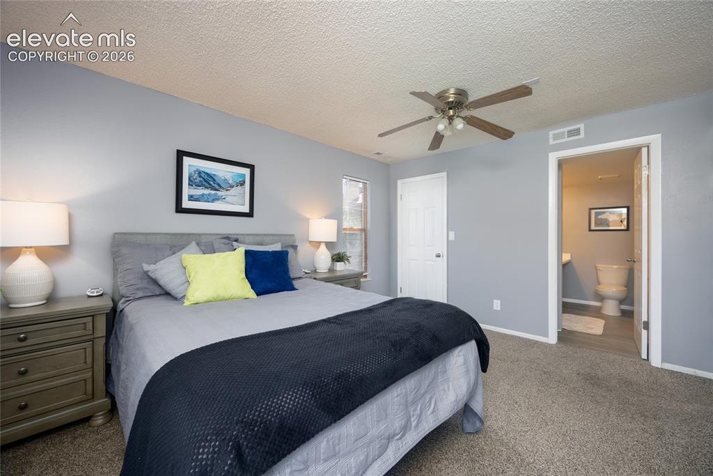 Image 7 of 25: Bedroom