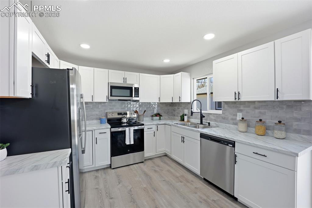 Image 13 of 39: Kitchen