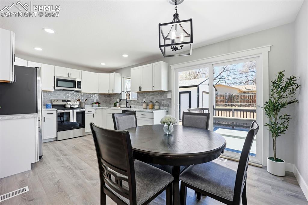 Image 9 of 39: Dining Area