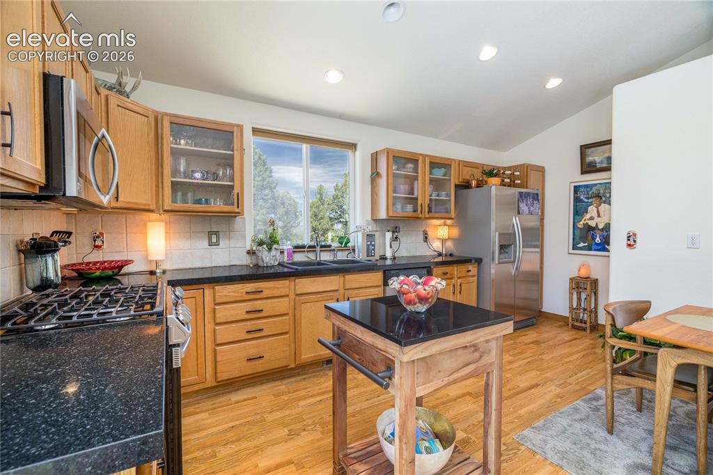 Image 14 of 36: Kitchen