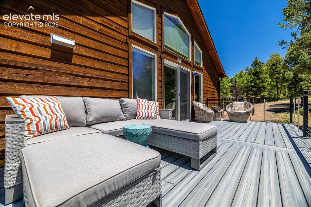 Image 16 of 36: Deck