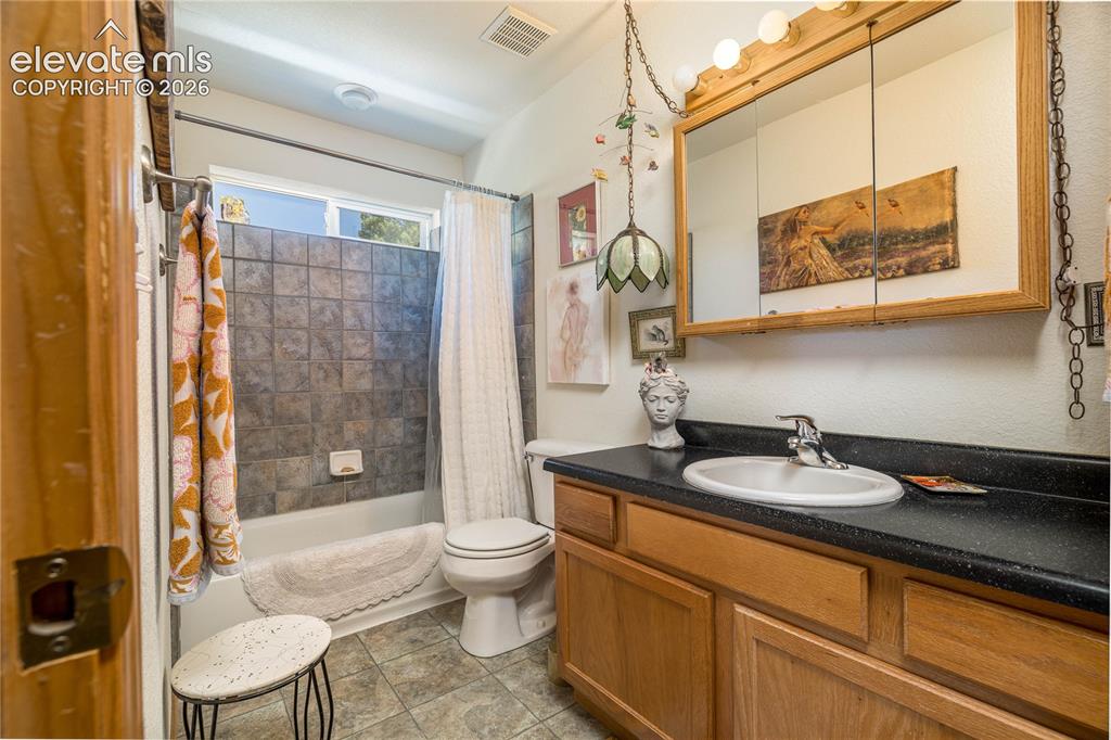 Image 22 of 36: Master Bathroom
