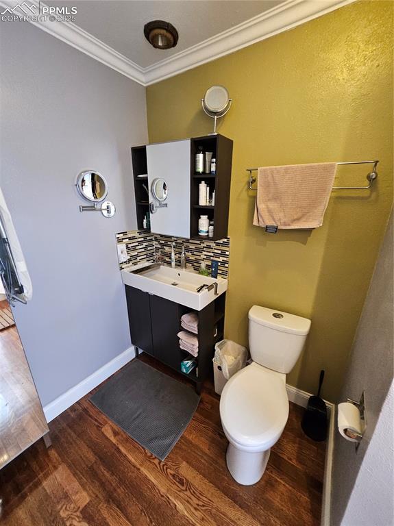 Image 11 of 48: Bathroom