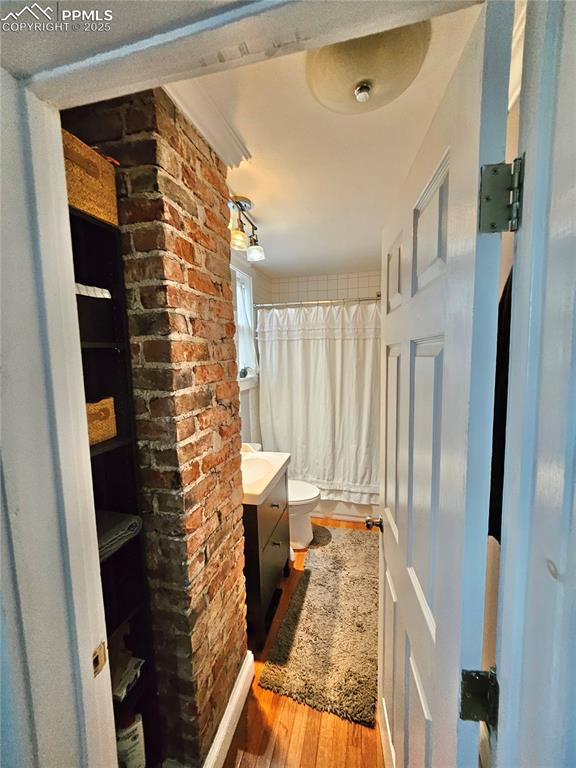 Image 12 of 48: Bathroom