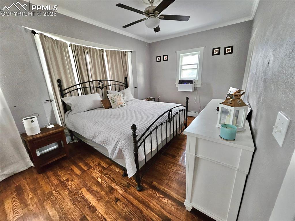 Image 14 of 48: Bedroom