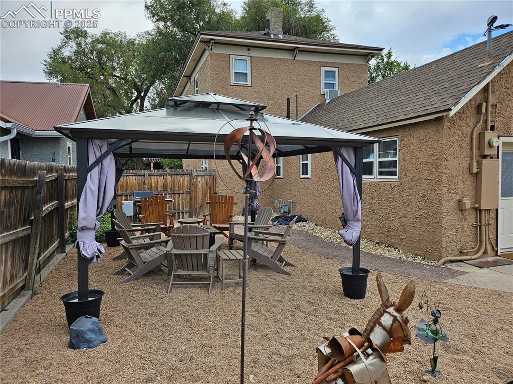 Image 21 of 48: Back of Structure