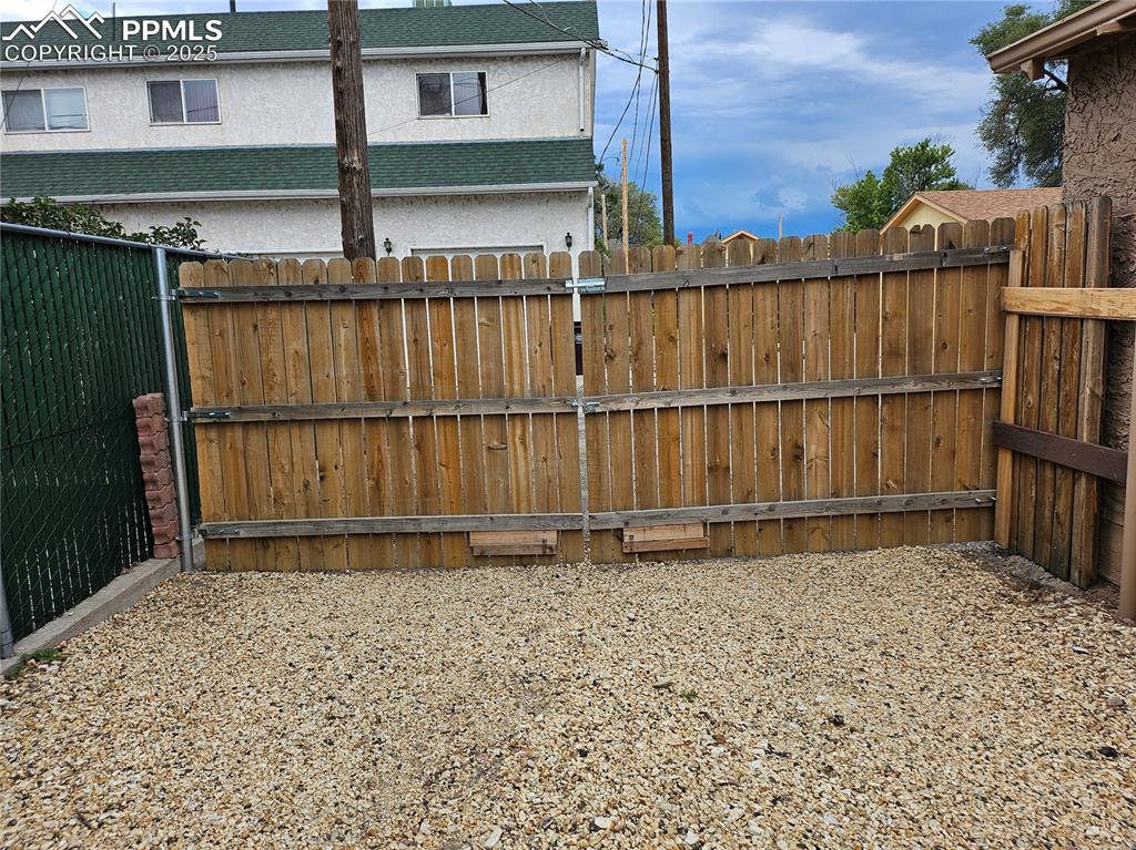 Image 25 of 48: Fence