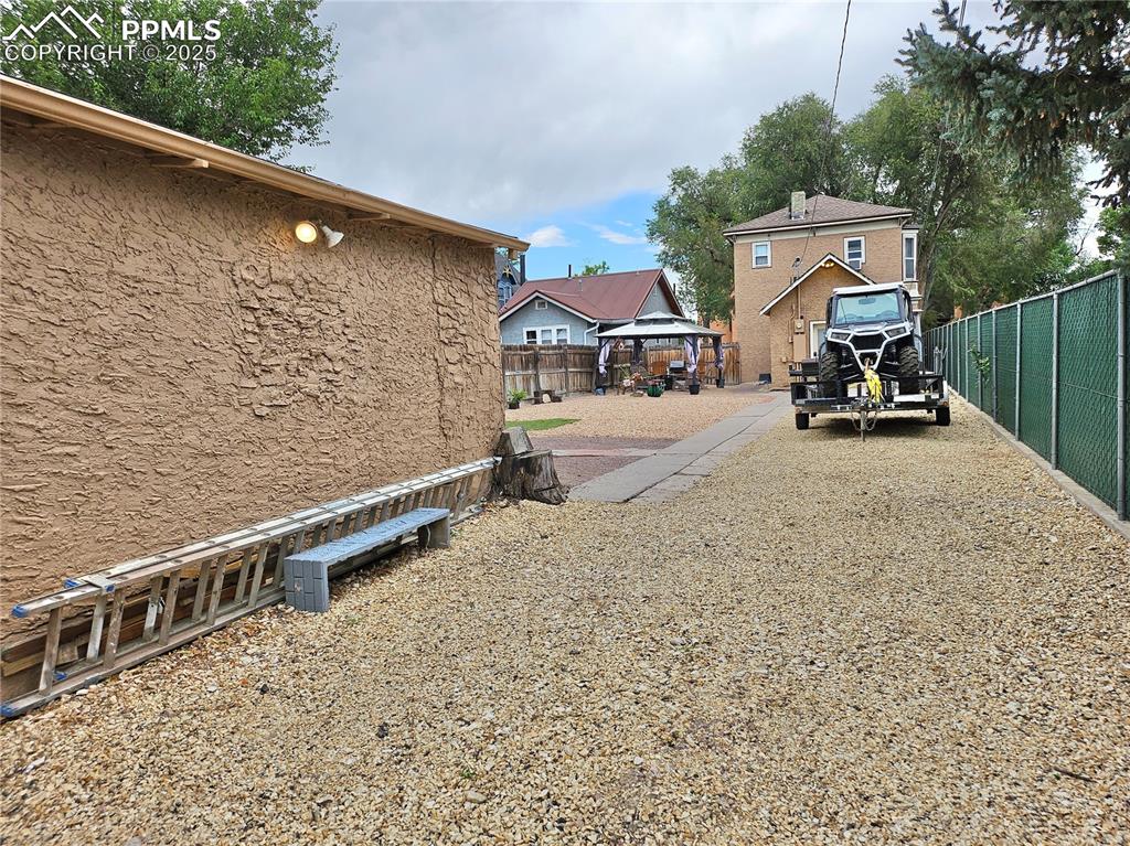 Image 27 of 48: Yard