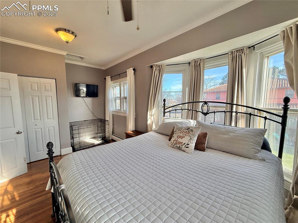 Image 30 of 48: Bedroom