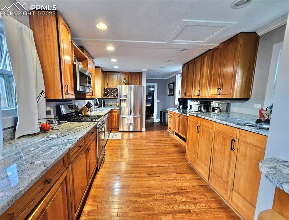 Image 9 of 48: Kitchen