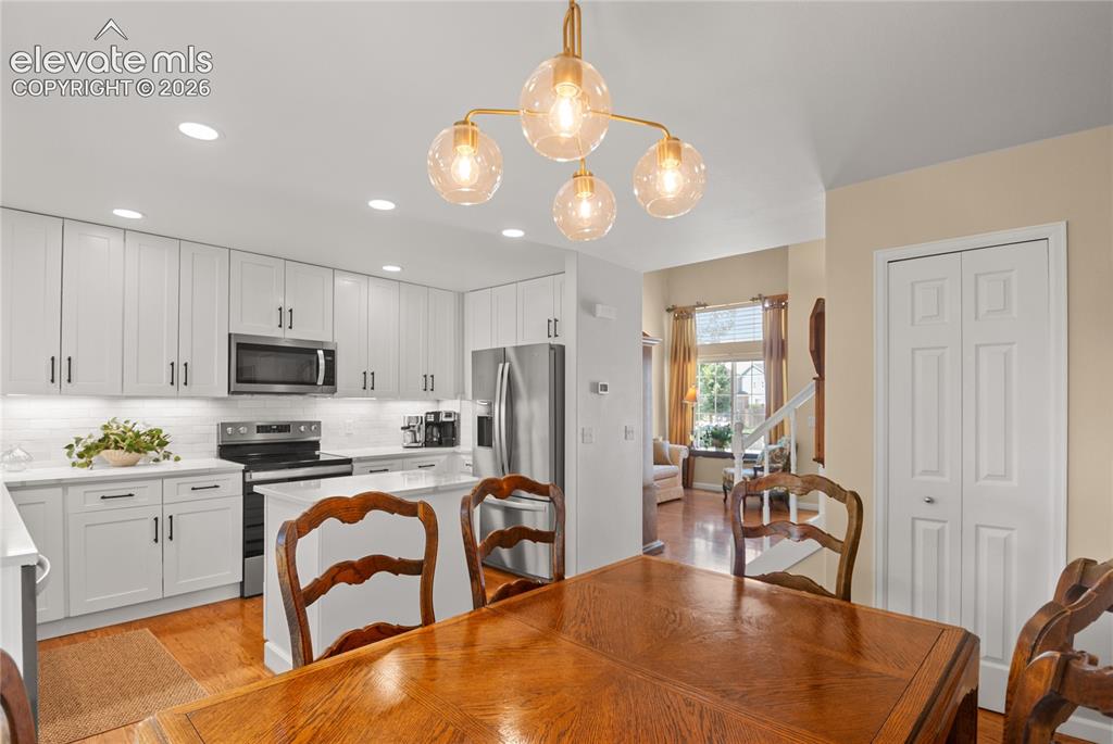Image 10 of 40: Dining Area