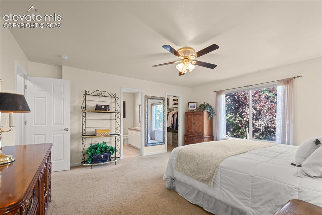 Image 17 of 40: Bedroom
