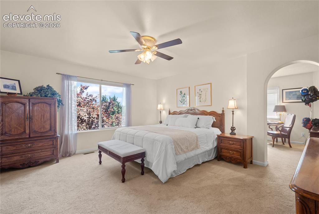 Image 18 of 40: Bedroom