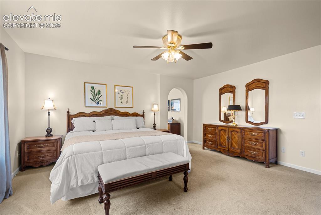 Image 19 of 40: Bedroom
