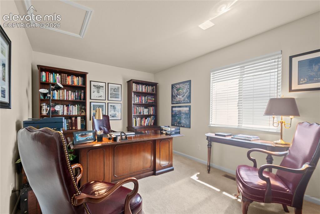 Image 21 of 40: Office