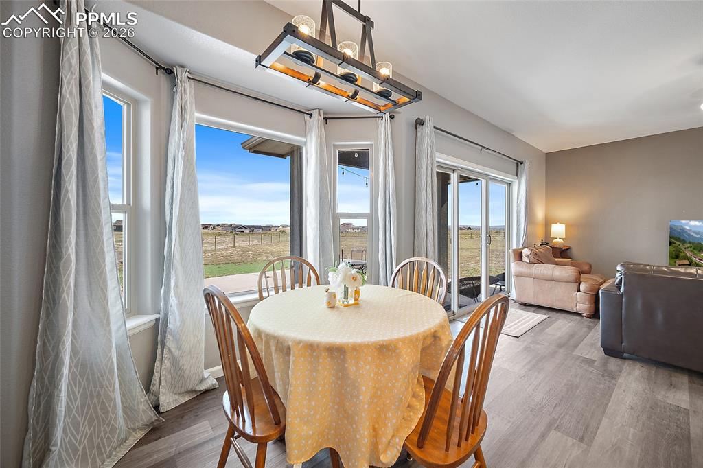 Image 11 of 36: Dining Area