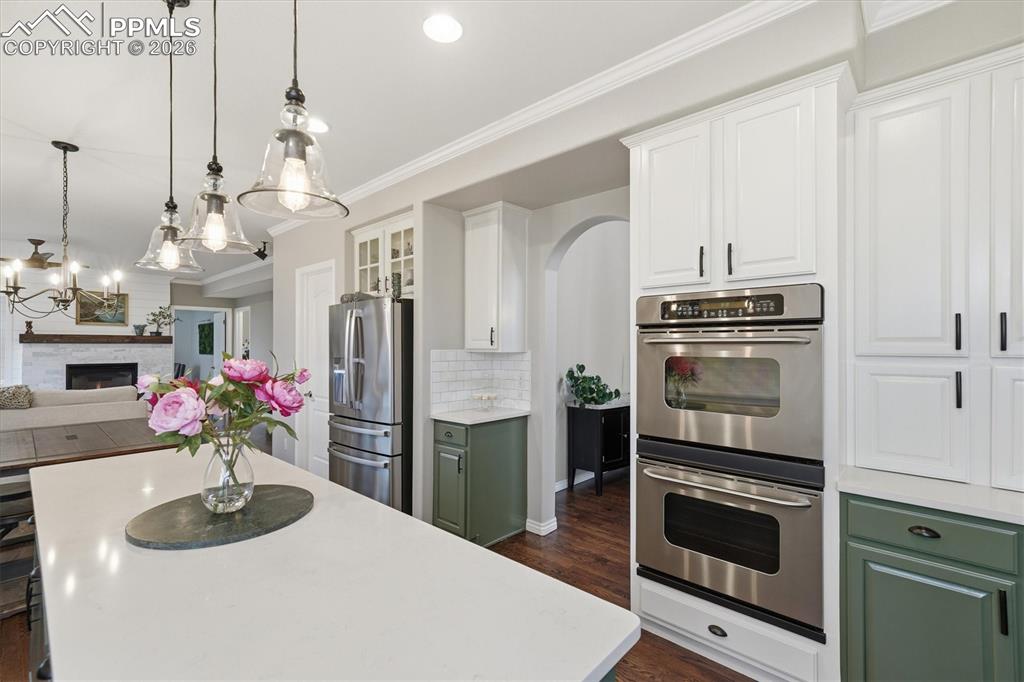 Image 13 of 50: Gourmet Kitchen