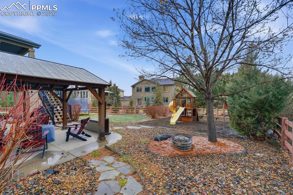 Image 43 of 50: Outdoor living space