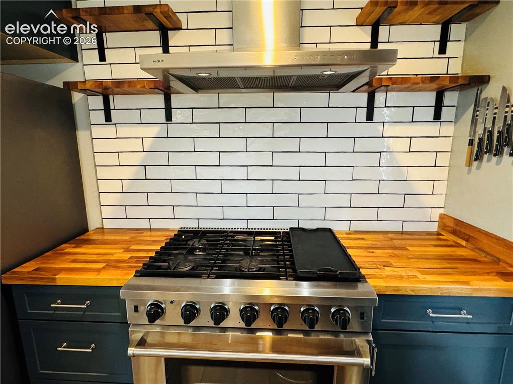 Image 12 of 35: Kitchen