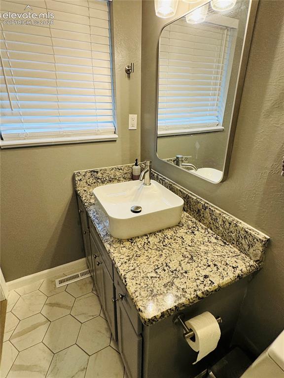 Image 19 of 35: Bathroom