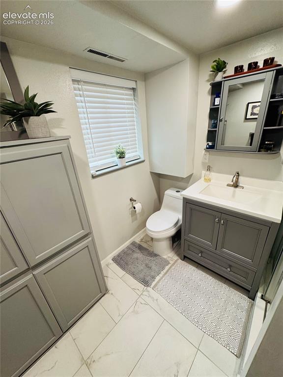 Image 24 of 35: Bathroom