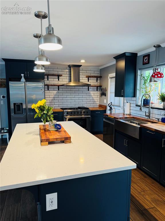 Image 7 of 35: Kitchen