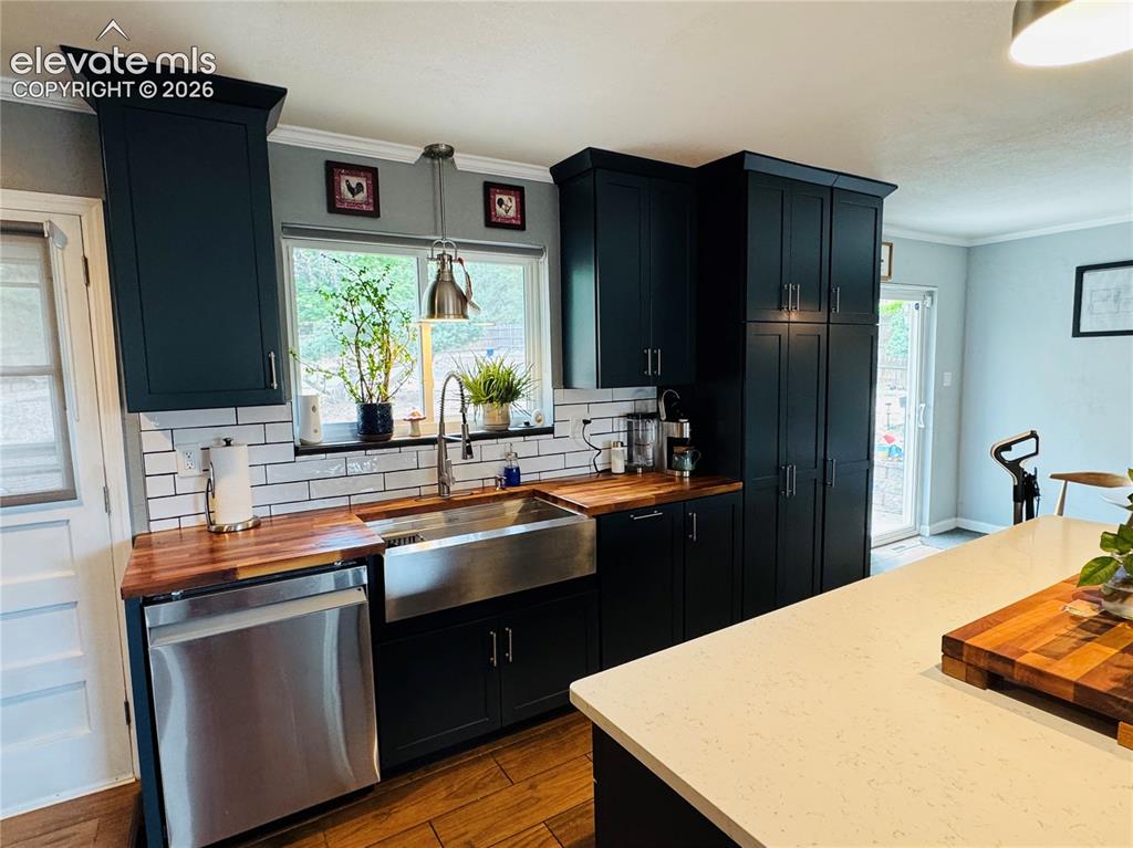 Image 9 of 35: Kitchen